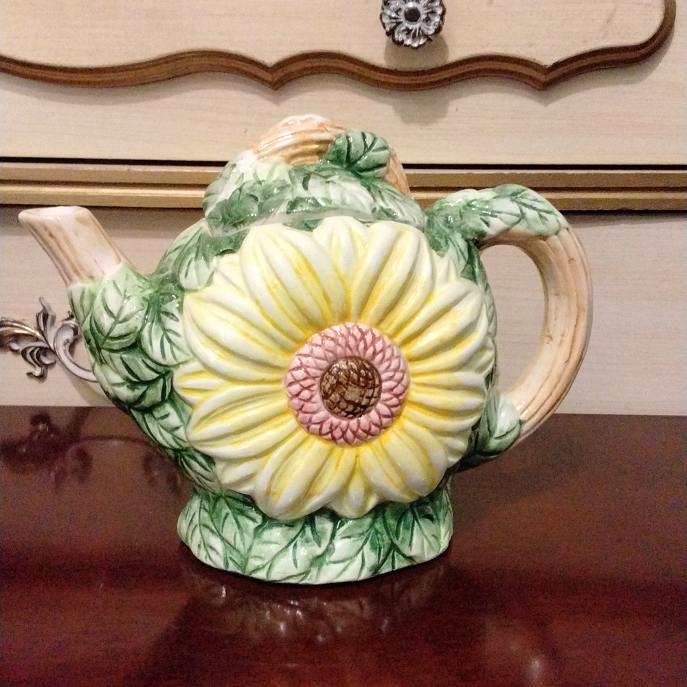 Vintage 1980s handpainted Sunflower Teapot-- Original box! Great Hostess Gift!